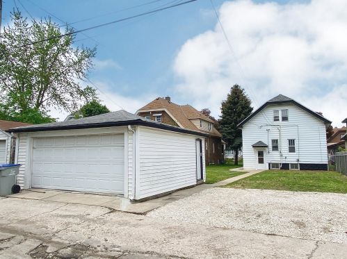 2840 15 St, Milwaukee WI 53215-3711 exterior