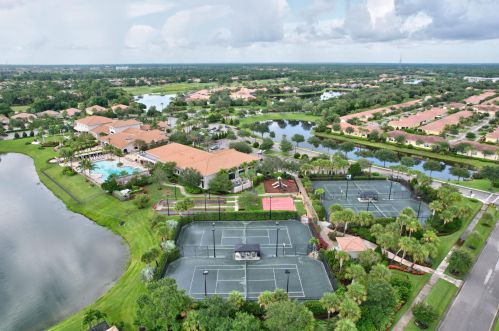 9800 Nuova Way, Fort Pierce FL 34986-2825 exterior