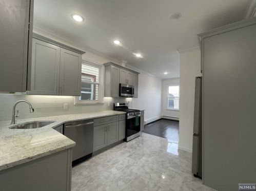 106 Pulaski St, Newark, NJ 07105-2534