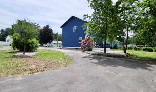 75 Rochford Cir, Springfield MA  01128-1024 exterior