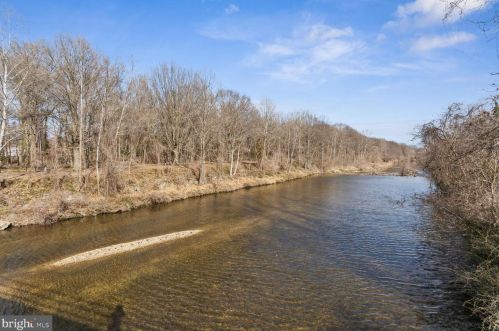 5300 Holmes Run Pkwy, Alexandria VA 22304-2834 exterior