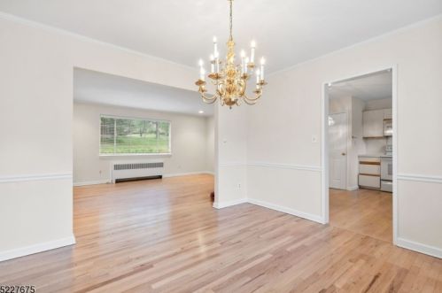 29 Troy Dr, Springfield NJ 07081-2060 exterior