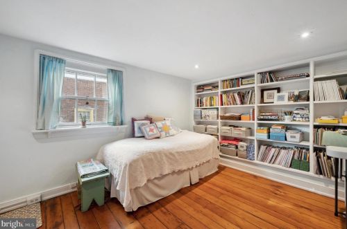 330 Camac St, Philadelphia PA 19107-5926 exterior