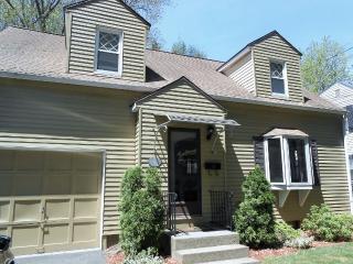 64 Vail St, Springfield, MA 01118-2161