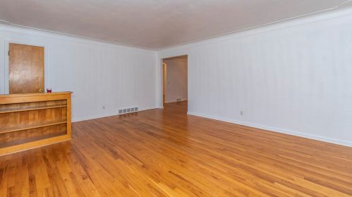 1615 Hamelink Dr, Kalamazoo MI 49002-1657 exterior