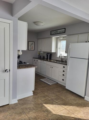 4122 84th St, Milwaukee, WI 53228-2307