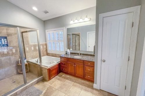 2 Camelot Dr, Worcester MA 01602-1318 exterior