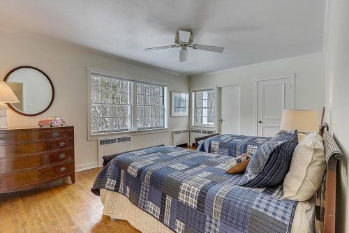 8415 Pelican Ln, Milwaukee WI 53217-2060 exterior