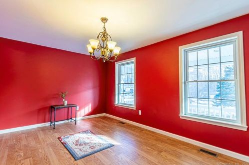 6 Cranberry Dr, Uncasville CT 06382-2006 exterior