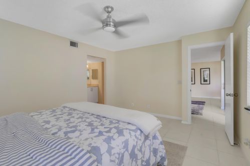 5827 Parkwalk Dr, Boynton Beach FL 33472-2321 exterior