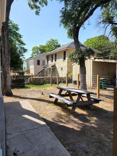 208 34th St, Austin TX  78705-1605 exterior