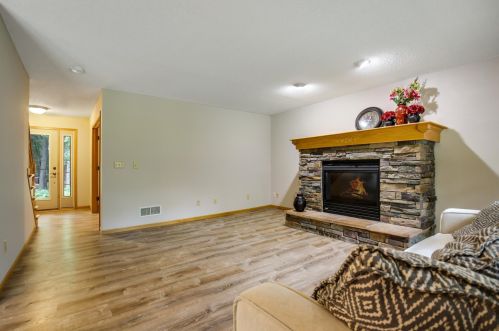 16 Baillon Ln, St Marys Point MN 55043-8714 exterior