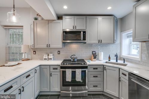 104 Ellsworth St, Philadelphia PA 19147-4606 exterior