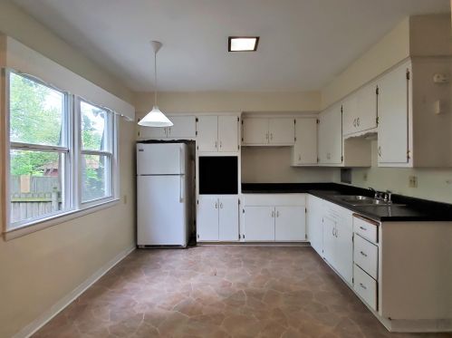 2530 Frederick Ave, Milwaukee, WI 53211-4011