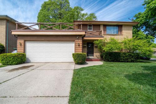 4075 82nd St, Milwaukee, WI 53222-1914