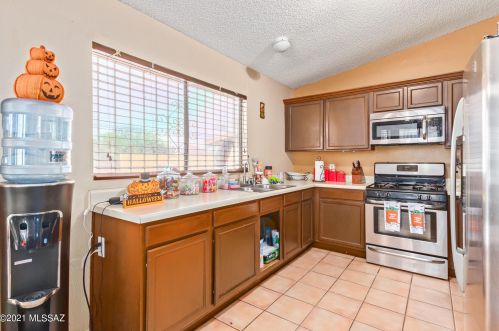 6120 Springbrook Dr, Tucson AZ exterior