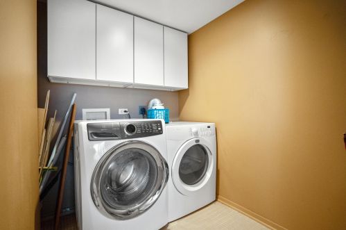 1610 Prospect Ave, Milwaukee WI  53202-2499 exterior