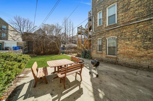 1825 Hermitage Ave, Chicago IL 60613-1106 exterior