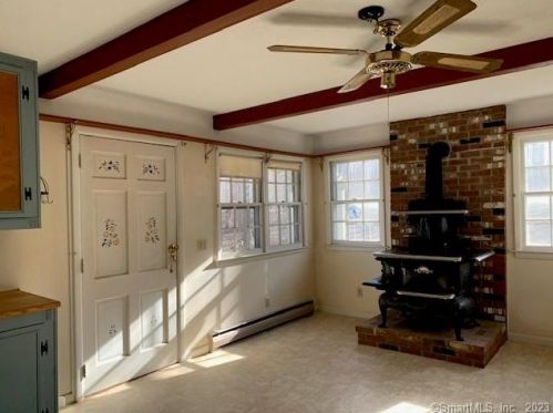 39 Kenilworth Dr, Deep River CT 06419-1213 exterior