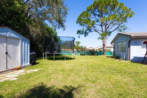 1248 Ladner St, Fort Pierce FL  34983-2571 exterior