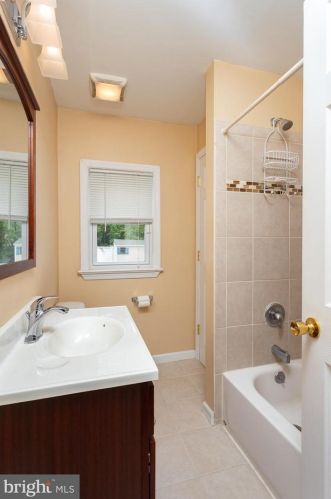 408 Route 156, Trenton NJ 08620-1728 exterior