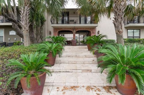 5836 Birchbrook Dr, Dallas TX  75206-4552 exterior