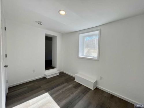 683 Ctr Ave, River Edge NJ 07661-2409 exterior