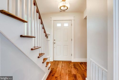 11749 Shore Dr, Herndon, VA 20190-4507