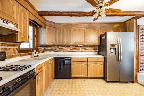 84 Entrybrook Dr, Springfield, MA 01108-3316