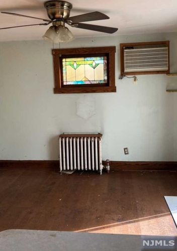 81 Roosevelt Ave, Dumont, NJ 07628-2817