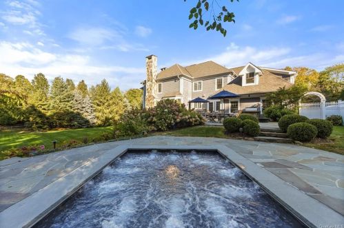 33 Sarles St, Armonk NY 10504-1229 exterior