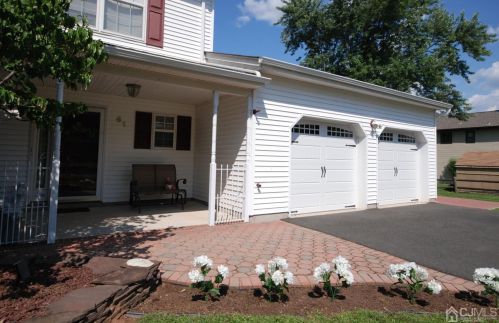 81 Bristol Rd, Piscataway NJ  08854-3675 exterior