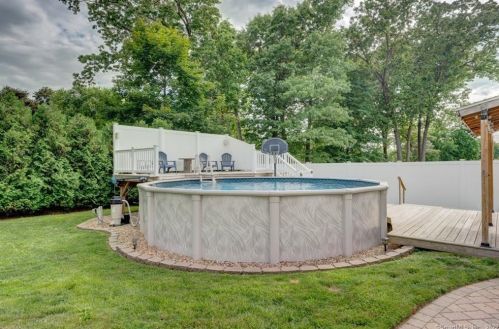 30 Cora St, Enfield CT 06082-5120 exterior