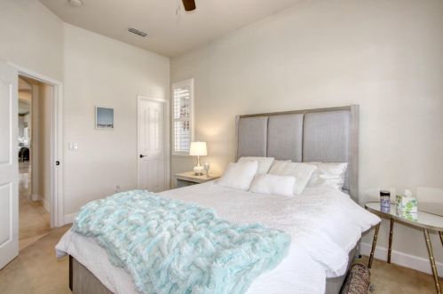 1086 Souza Dr, Folsom CA 95762-7556 exterior