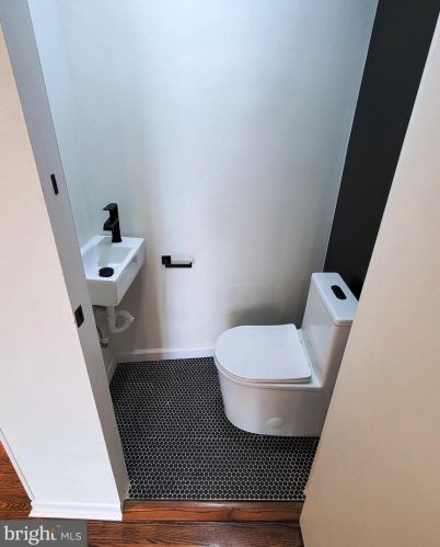 931 11 St, Philadelphia PA 19147-1901 exterior