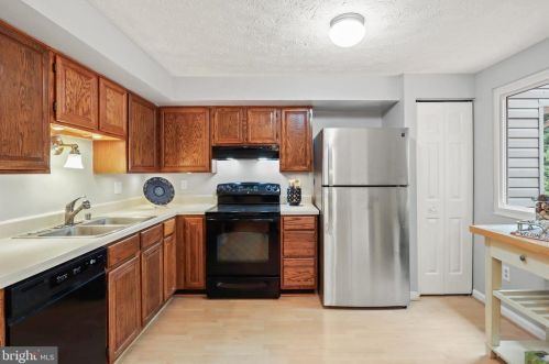 6023 Chicory Pl, Alexandria VA 22310-1795 exterior