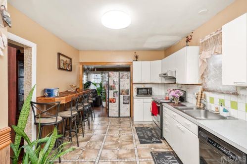 6 8 St, New Brunswick NJ 08902-4534 exterior