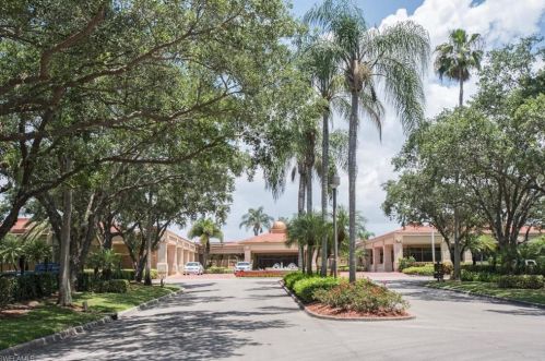 821 Vistana Cir, Naples FL 34119-1004 exterior