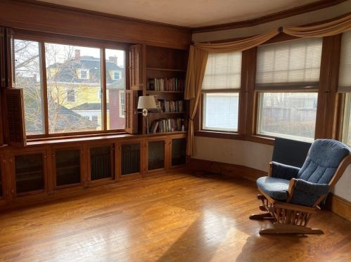 8 Berwick St, Worcester MA 01602-1405 exterior