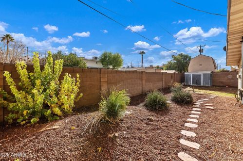 2339 51 Pl, Phoenix AZ 85018-4416 exterior