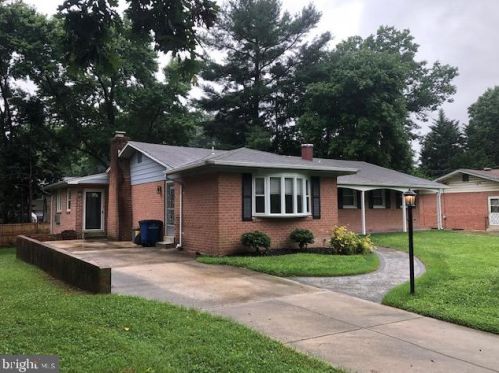 911 Burnt Crest Ln, Silver Spring, MD 20903-1316