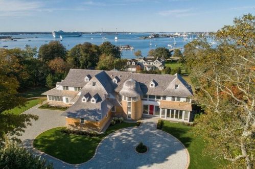 21 Chastellux Ave, Middletown, RI 02840-3811