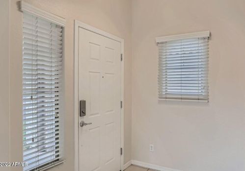 1950 Faria Ln, Phoenix AZ  85023-7270 exterior