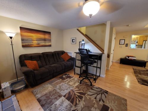 42 Modena Dr, Concord NH 03303-1547 exterior