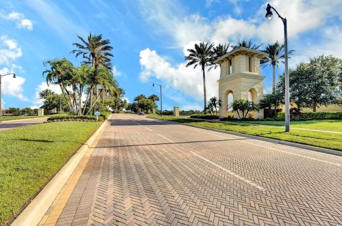 11753 Bennington Cir, Fort Pierce FL  34987-2717 exterior