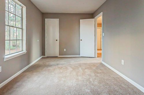 6299 Marbut Farms Ln, Lithonia GA 30058-8977 exterior