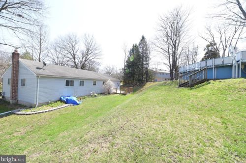 1523 Heather Pl, Pottstown PA exterior