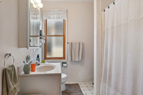 2539 Marshfield Ave, Chicago IL 60614-1907 exterior