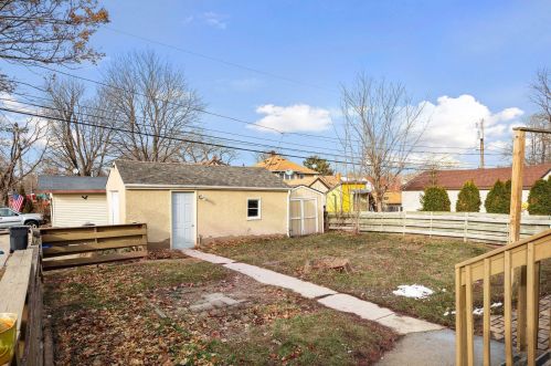 1349 6 St, Saint Paul MN 55106-4801 exterior