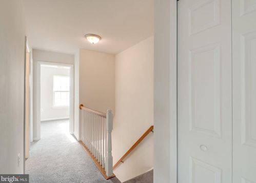 581 Kalmia Sq, Leesburg VA 20176-4037 exterior